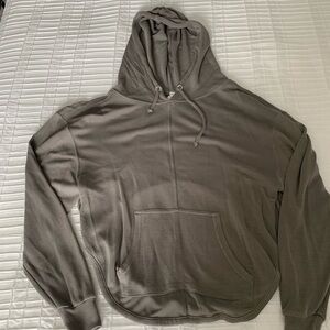 Relaxed Gray Hooded Sweatshirt with Kangaroo Pocket